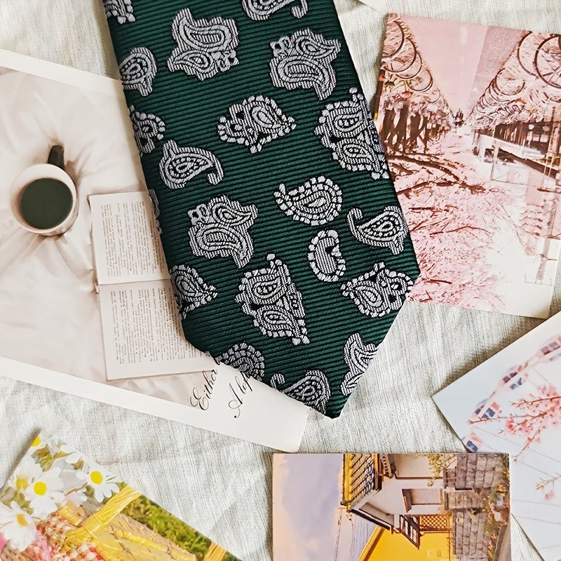 Men’s Necktie with Paisley Pattern