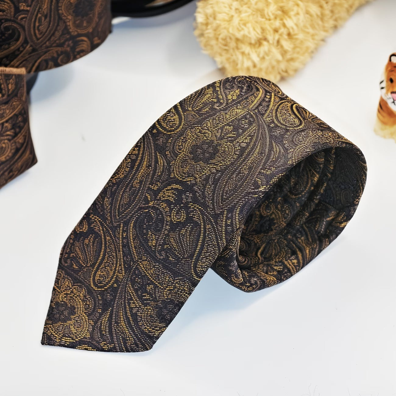Men’s Paisley Pattern Necktie